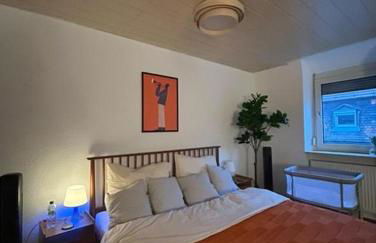 Mid Century 2 Zimmer Voll ausgestattete Kuche 75 Zoll TV Kingsize - Photo 16