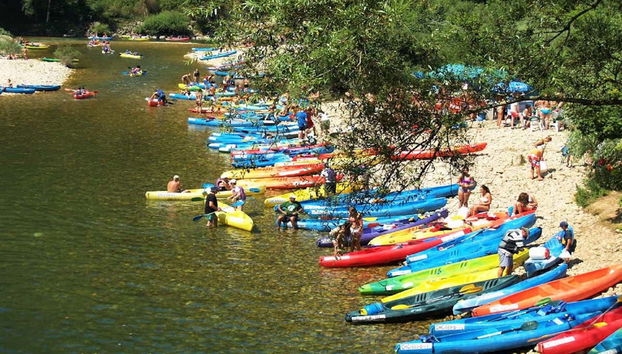 Canoas listas para el descenso