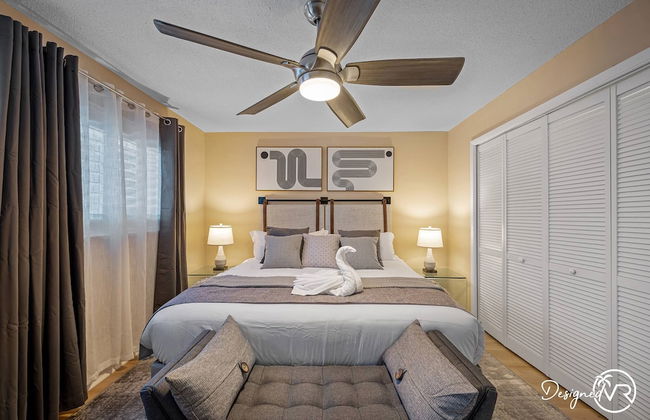 8BR Villa with Heated Pool Near Beach - Foto 15