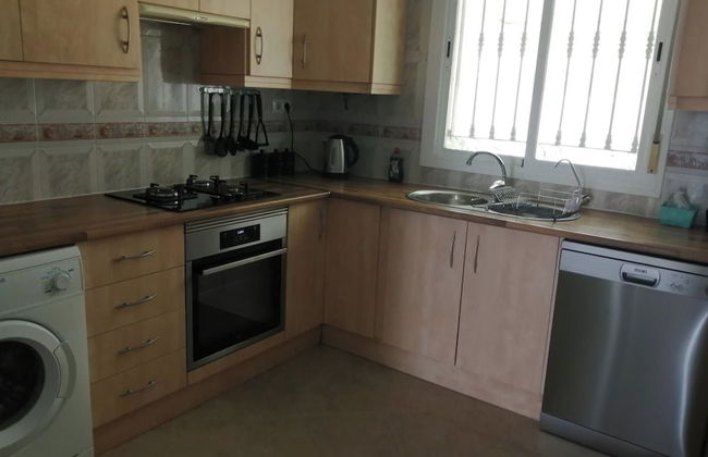 Villa - Sleeps 4 - Pool - Patio - Parking - Photo 4