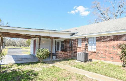 Classic Colonial Home near Main Street - Foto 10