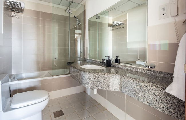 Outstanding 2BR in Serene JVT Neighborhood! - Photo 14