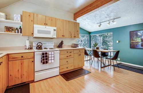 Solitude Mountain Cabin Creek-Side View and Hot Tub - Foto 7