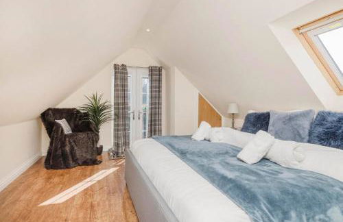 JOIVY Greenknowes Cottage with Hot Tub & Fireplace - Photo 12