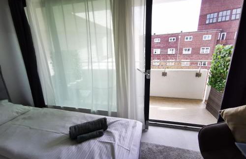 HH 04 by ROCKCHAIR - SUPERHOST Status - Modernes Apartment mit sonnigem Balkon & premium Boxspringbetten in Winterhude - Hamburg Top Geheimtipp - Foto 20