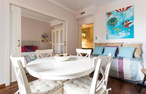 Beautiful & Luxury Apartment centrally-located - Photo 2
