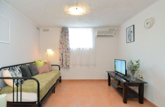 Apartment 669 - Photo 18