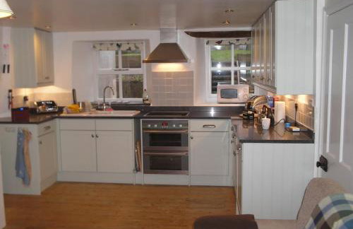 Cottage On The Square - Photo 3