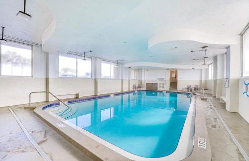 Beachfront Studio with Community Indoor Pool! - Foto 21