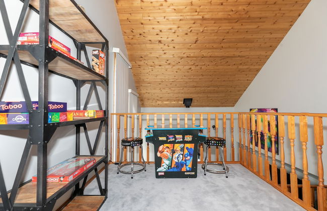 Dream 4-Br 4-Ba Chalet | Private Hot Tub | 2 min to Jasper National Park Gates - Photo 29