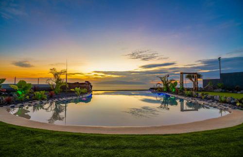 Apartamento de Lujo con Jacuzzi Privado, Piscina y Vistas al Mar - Foto 23