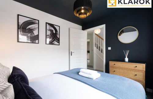 Four Bedroom Semi Detached House By Klarok Accommodation Peterborough With Free Parking & Garden - Foto 19