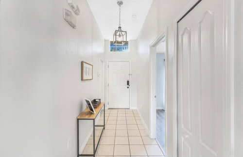 Stunning Newly Renovated Pool Home close to Disney - Foto 14