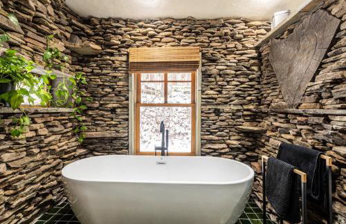 Stunning Catskills Cabin - Photo 29
