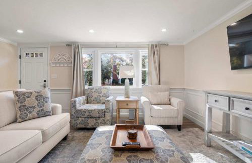 Minutes to Craigville Beach Private Patio and Backyard - Foto 11