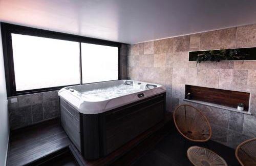 Loft 150 m2 Jacuzzi, Sauna et Massage - Photo 1