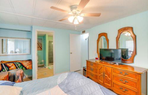 Boat and Fish Canal-Front Home on River - Foto 10