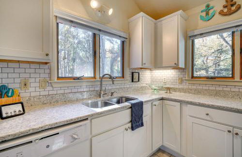 1 Mi to Beach Access Southern Shores Gem with Deck - Foto 11