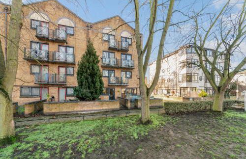 2BR Waterside Flat Parking WiFi Garden & DLR Nearby - Foto 22