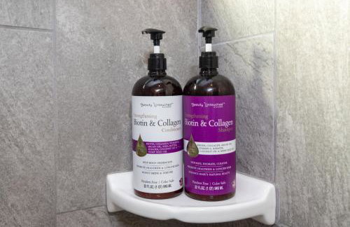 Spacious Luxury Villas in the heart of LA! Free parking and Jacuzzi - Photo 28