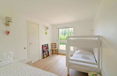 Charming villa with pool lake view 10 minutes from the city center - Photo 9