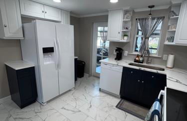 Gorgeous Seaside Seashell Cottage! - Photo 10