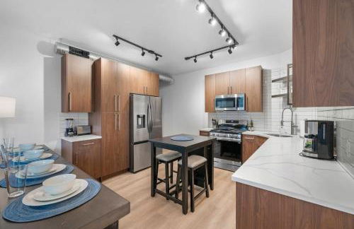 PFR Suites - Highland, 3BR 2BA Shadyside Condo, ADA, 2 Decks and Off-Street Parking - Foto 33