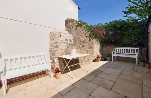 Charm Cottage - Photo 17