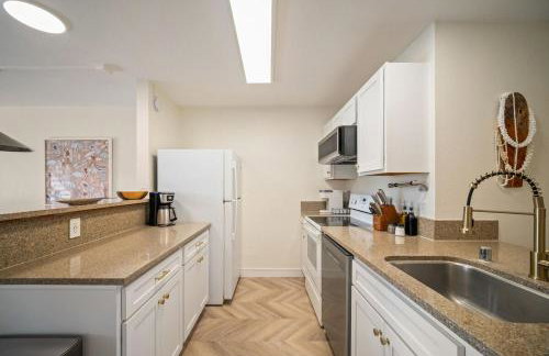 Modern oceanview condo at Lawai Beach Resort! New! - Foto 48