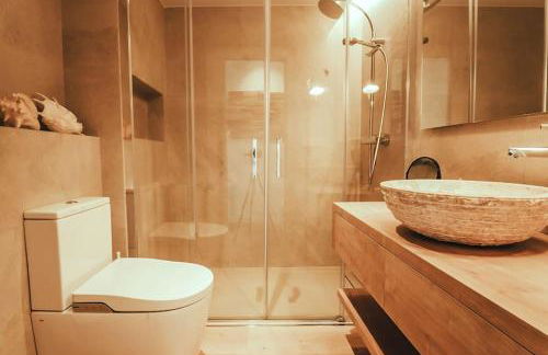 SeaHomes Vacations - Seafront Brand New Apt with PKG - Photo 25