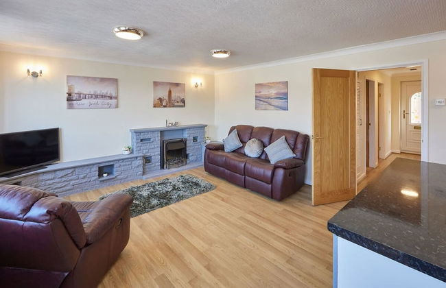 Host Stay Rock Cottage - Photo 3