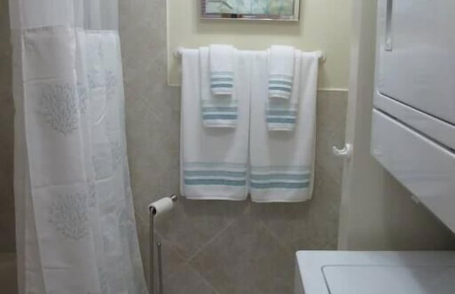 Fabulous one Bedroom in West Bay - Photo 11