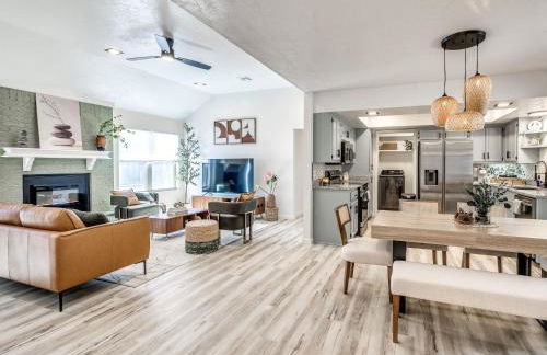 The Pine Haus- Luxury stay with Pickleball, Hot Tub, Fire Pit - Foto 11