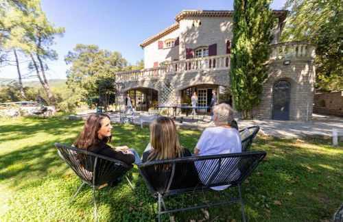 "Les Hauts du Marquet" - Meublé de tourisme 5 Etoiles - Gîte de groupe 15 Personnes en Cévennes - Piscine à débordement - Balnéo - Sauna - Nature - Foto 3