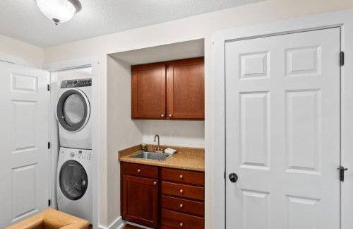 Mtn Views Hot Tub Close to Asheville - Foto 32