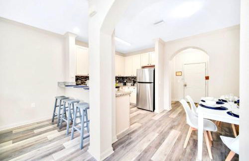 2BR Condo - Pool and Hot Tub - Near Disney - Foto 25