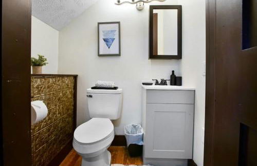 Victorian Cozy Retreat Steps to Cleveland Clinic - Foto 7