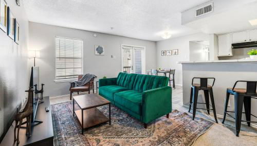 Trendy 2BR Apartment with Pool and Gym Access - Foto 2