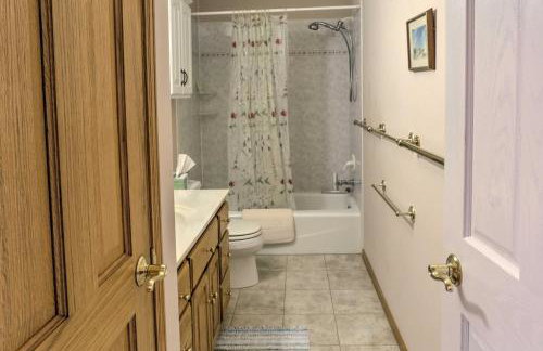 Eagan Home with Porch - 5 Mi to Mall of America! - Foto 14