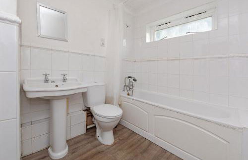 Spacious 3 bed flat in Colchester - Free parking - Foto 9