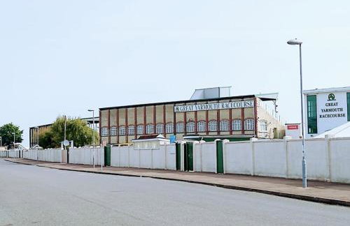 TAIL END: Bijoux Broads & Beach Base! Now with TV! - Photo 9