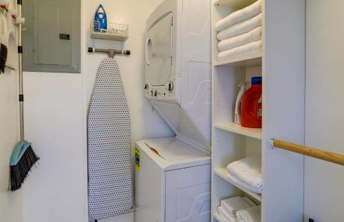 Bright St Petersburg Apartment, Walk to Downtown! - Foto 21