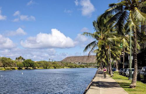 Waikiki Escape King Bed Pool Walk to Beach - Foto 22