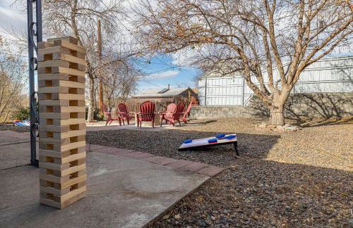 Light-filled retreat w hot tub & firepit - Foto 49