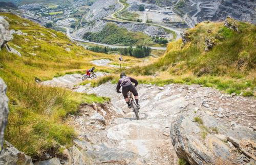 Zipworld Waterfalls Eryri Dogs Welcome 3 Bed sleeps 5 - Foto 24