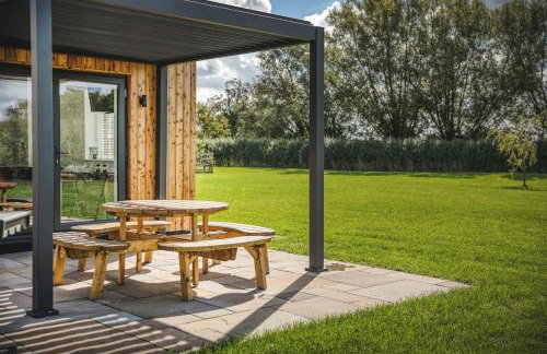 Rowan Lodge - Photo 2