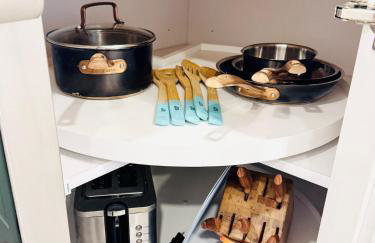 Modern 2BR Guest Suite with Kitchen, Free Parking, Fire Pit - 10 mins to SJC - Photo 11