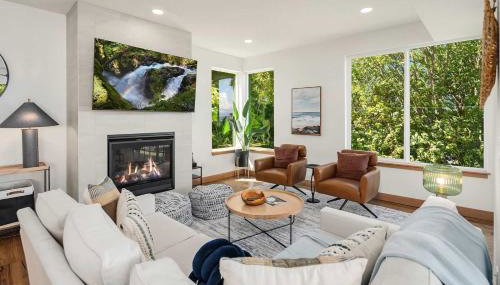 Luxury 6 BR Mansion w Water Views & Walk to Beach - Foto 3