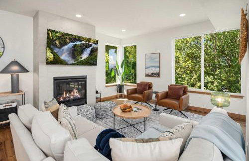 Luxury 6 BR Mansion w Water Views & Walk to Beach - Foto 3