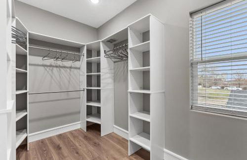 Uptown Elegant Escape | JZ Vacation Rentals - Foto 29